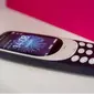 Sisi samping Nokia 3310 terbaru (Sumber: The Verge)