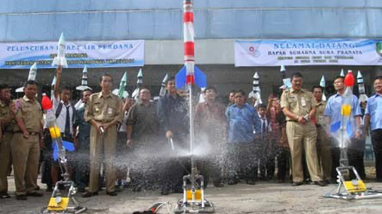 Cara Membuat Roket Air Sederhana, Ide Mainan Edukatif