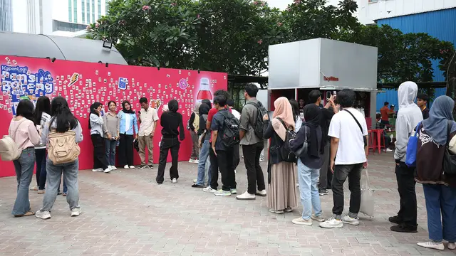 Swafoto Polaroid di Wall of Fame Fanta KapanLagi Pensi Bareng FANTA 2025