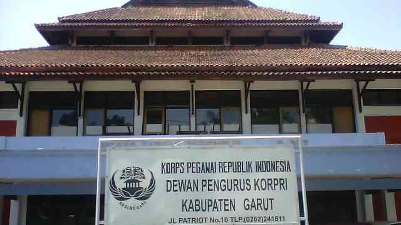 Kantor Unit Layanan Paspor (ULP) di Jalan Patriot (Bekas Gedung KORPRI), Kel. Sukagalih, Kec. Tarogong Kidul, Garut, segera melayani pemohon paspor warga Garut dan sekitarnya. (Liputan6.com/Jayadi Supriadin)