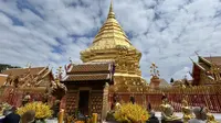 Ketika melakukan peliputan SEA Games 2025 Thailand, Bola.com berkesempatan mengunjungi satu di antara destinasi favorit di Chiang Mai bernama Wat Phra That Doi Suthep. (Bola.com/Muhammad Adi Yaksa)