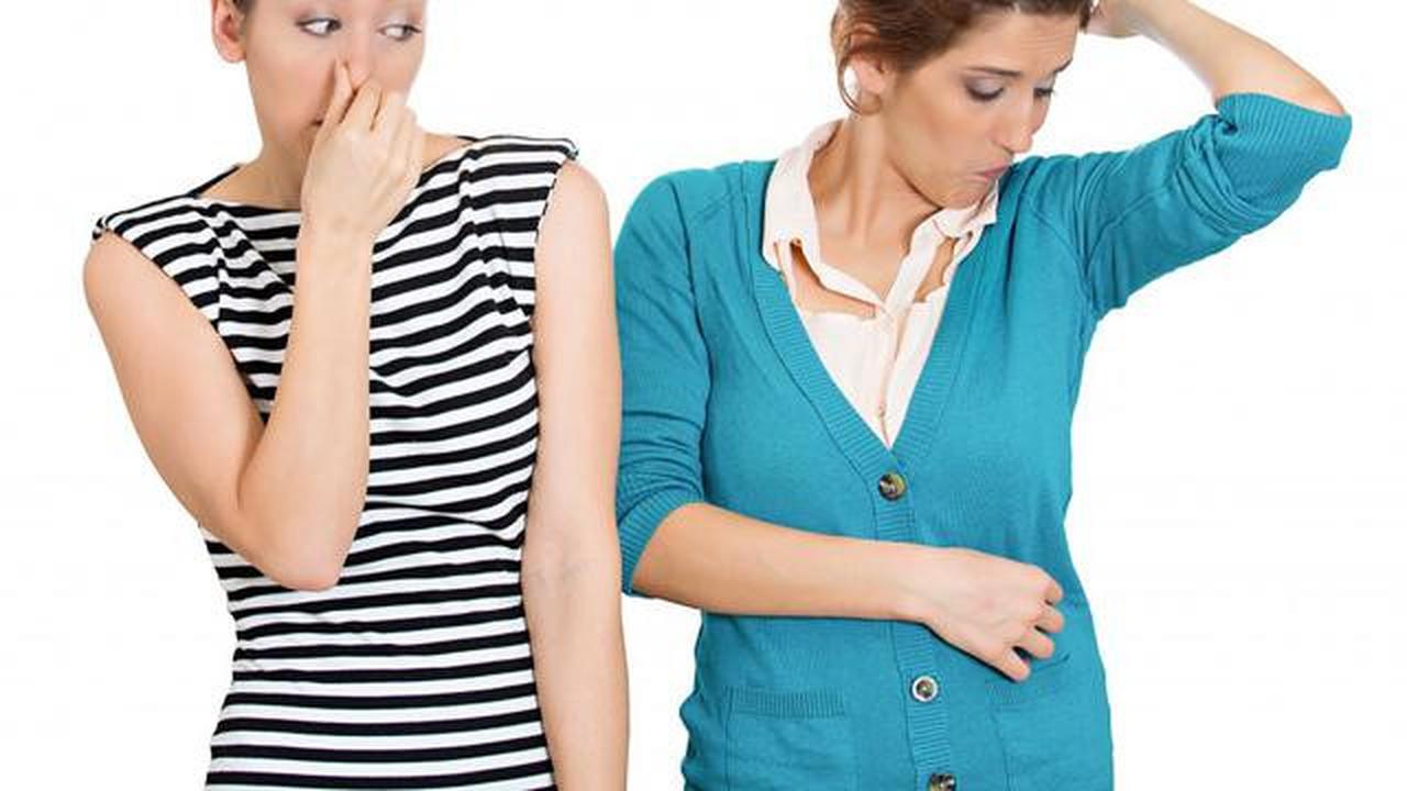 Biar Gak Salah Langkah, Ketahui Penyebab Pakaian Masih Bau Apek