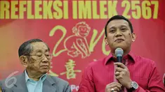 Sekjen PKB, Abdul Kadir Karding (kanan) saat acara Refleksi Imlek 2016 oleh PKB di Jakarta, Rabu (3/2/2016). Karding menyatakan Tahun Monyet Api ini harus menjadi momentum bagi Indonesia memperkuat diri dalam segala aspek. (Liputan6.com/Faizal Fanani)