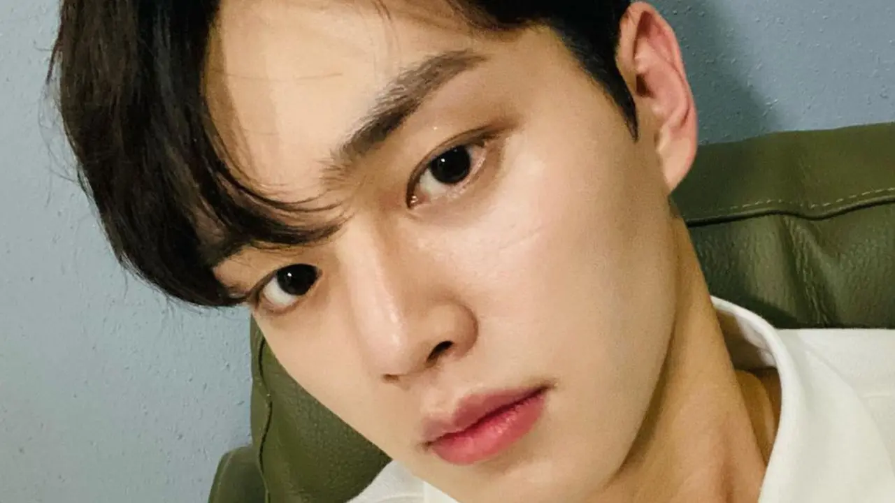 Gaya Rambut Si Ganteng Song Kang, Comma Hair Khas Oppa Korea