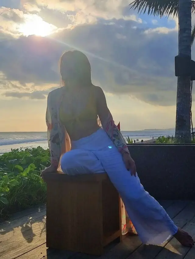 Potret Wulan Guritno Padupadan Bralette Hingga Crop Top 