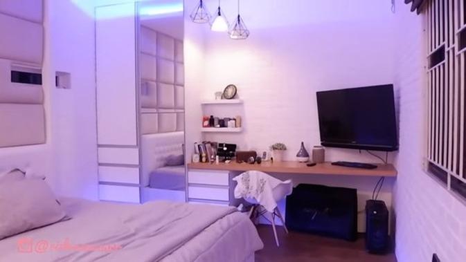 Potret rumah aktor tampan Rizky Nazar yang didominasi warna coklat hingga lukisan yang curi perhatian. (Sumber: YouTube/Rizkina Nazar)