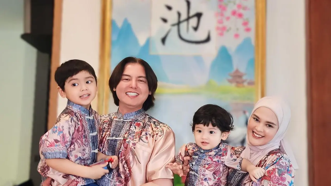 7 Potret Cut Meyriska dan Roger Danuarta Rayakan Imlek, Saling Toleransi