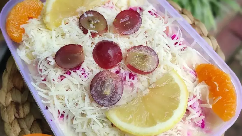 Resep salad buah yakult. (dok. Cookpad @yuanitasiskam)