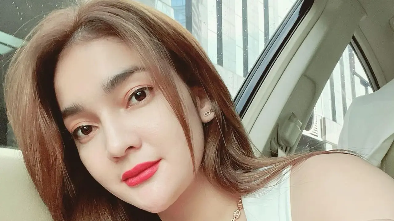 Umi Kulsum (https://www.instagram.com/p/Cdm9qo7LrK1/)