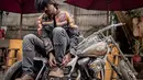 Saking cintanya dengan motor, ia bahkan ingin menularkan minat dan hobinya kepada anak laki-lakinya jika suatu saat dikaruniai. Chicco mengatakan hobi mengendarai motor dan koleksi motor awalnya datang dari anak-anak motor yang suka nongkrong di Filosofi Kopi.(Liputan6.com/IG/@chicco.jerikho)