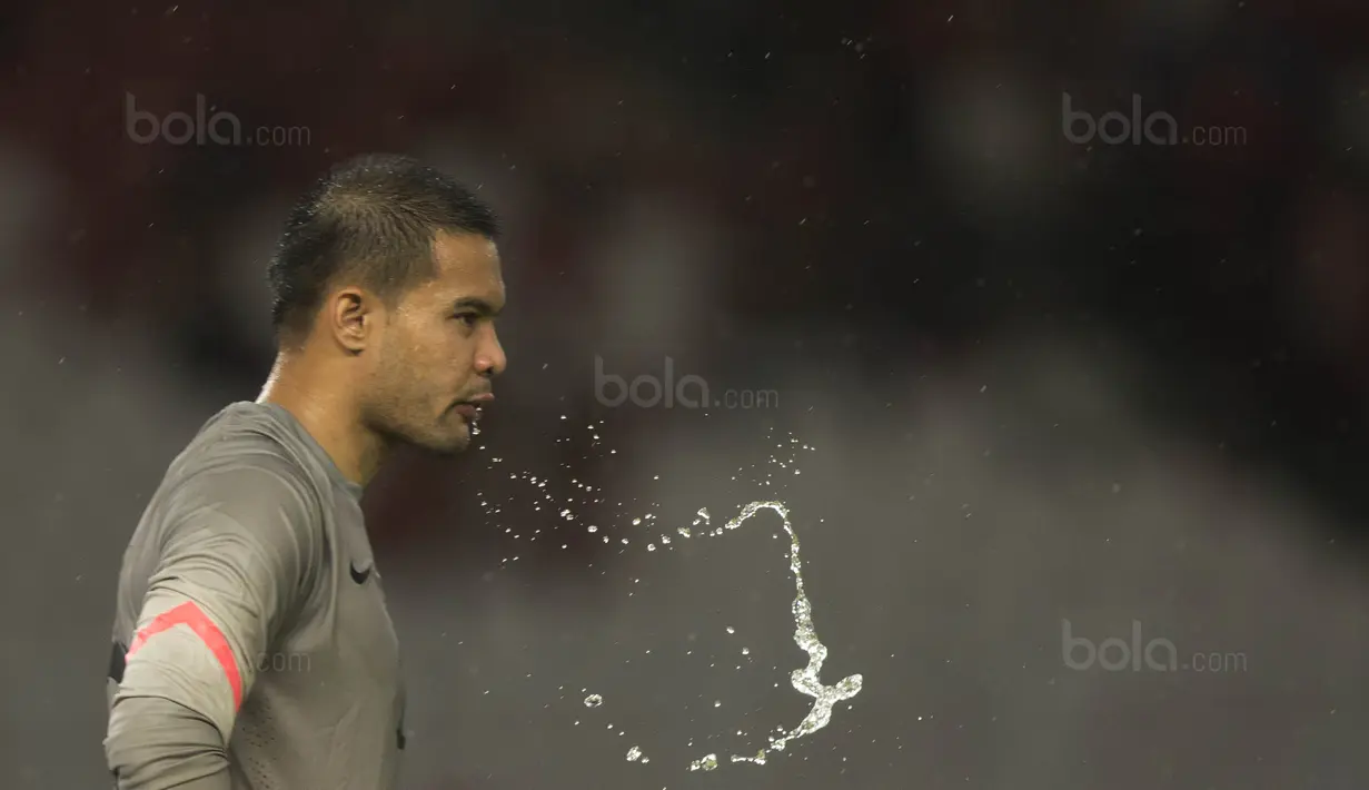 Kiper Timnas Indonesia, Andritany Ardhiyasa, saat tampil melawan Islandia pada laga persahabatan di SUGBK, Jakarta, Minggu (14/1/2018). Indonesia kalah 1-4 dari Islandia. (Bola.com/Vitalis Yogi Trisna)