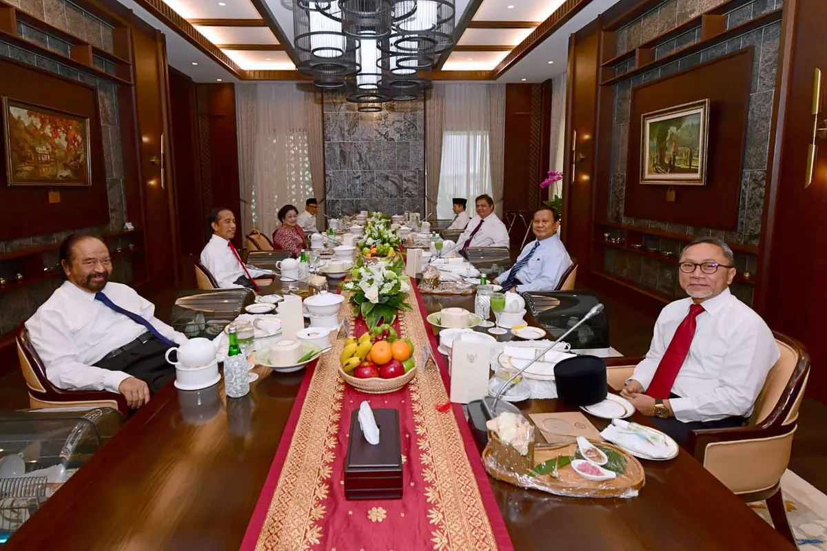 Presiden Jokowi bersama para ketua umum partai politik koalisi pemerintah di Istana Kepresidenan Jakarta, Rabu (15/6/2022) jelang reshuffle kabinet
