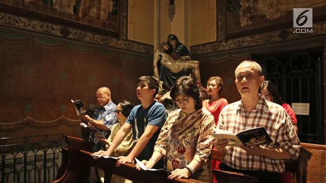 Angkat Tema Nusantara, Ribuan Jemaat Ikuti Misa Natal di Gereja Katedral