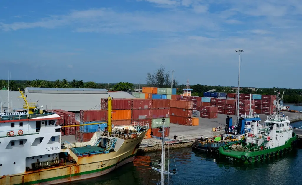 Pelabuhan Samudra Pulau Baai Bengkulu mulai melakukan pembenahan untuk menjadi pintu gerbang kemaritiman di pantai barat Sumatra (Liputan6.com/Yuliardi Hardjo) 