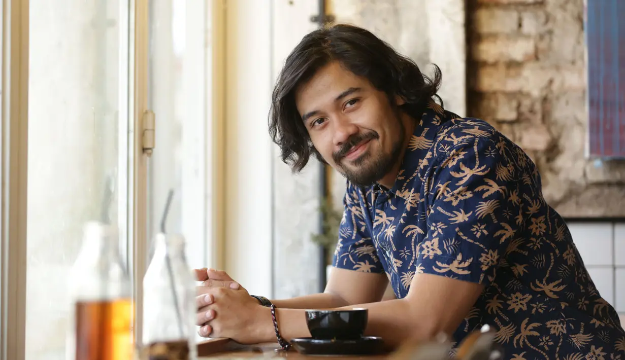 Hingga kini, Chicco Jerikho mengaku masih menjalin hubungan baik dengan mantan kekasihnya, Laudya Chyntia Bella. Meski tidak lagi sebagai sepasang kekasih. Silaturahmi jangan sampai putus. (Bambang E. Ros/Bintang.com)