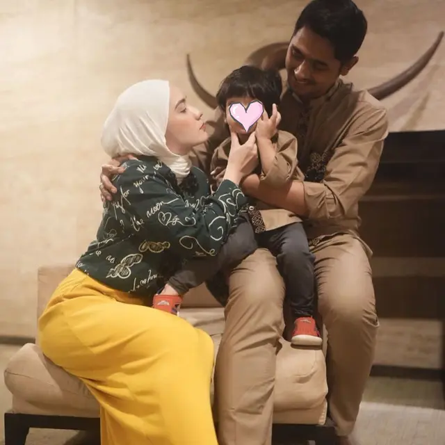 Tepis Isu Selingkuh, Ini 6 Potret Manis Arya Saloka dan Putri Anne saat Lebaran