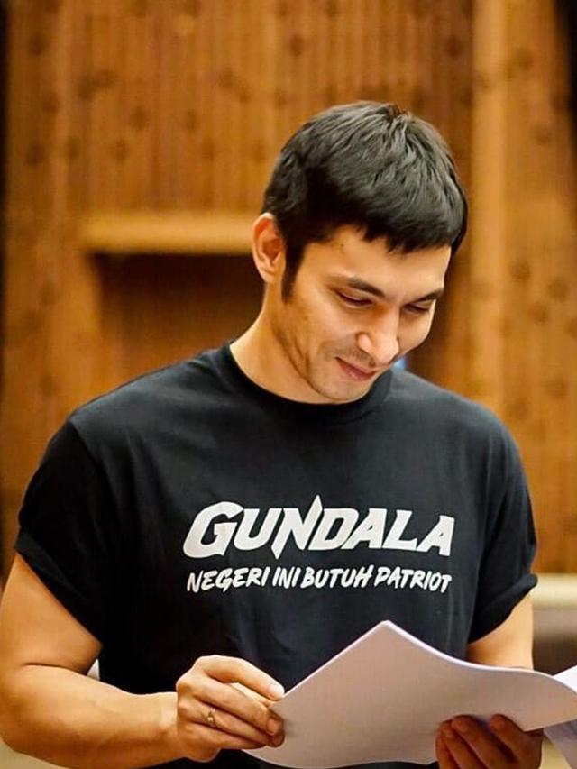 Aktor laga Indonesia Abimana Aryasatya