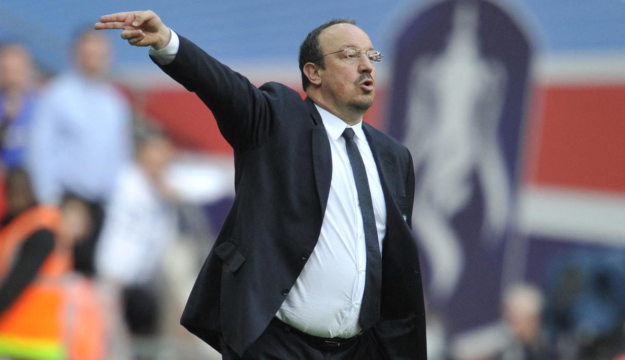 <p>Rafael Benitez. Pelatih asal Spanyol yang membesut Chelsea kurang dari setahun, mulai November 2012 hingga Mei 2013 ini mampu mempersembahkan satu trofi bagi The Blues. Eks juru taktik Liverpool yang berstatus pelatih sementara menggantikan posisi Roberto Di Matteo ini meraih 1 trofi Eropa berupa gelar Liga Europa musim 2012/2013. (AFP/Glyn Kirk)</p>