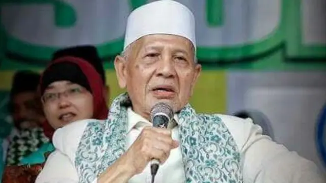 Kh Sya'roni Ahmadi, ulama ahli Al-Qur'an mantan Mu'tasyar PBNU. (Foto: NU Online)
