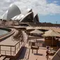 Area makan di Sydney Opera House ditutup di Sydney, Australia, pada 1 September 2020. Sektor pariwisata di Australia terdampak parah oleh pandemi COVID-19. (Xinhua/Hu Jingchen)