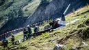 Kondisi sebuah pesawat kecil wisatawan yang jatuh di Sanetsch Pass, Valais, bagian barat-daya Swiss, Minggu (20/8). Menurut stasiun televisi Swiss RTS, pesawat itu terdaftar di Seeland Aviation CLub of Biel di Wilayah Bern. (Olivier Maire/Keystone via AP)