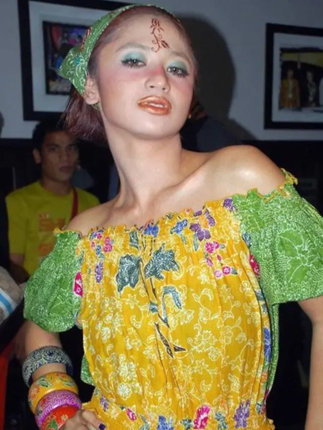Dewi Perssik