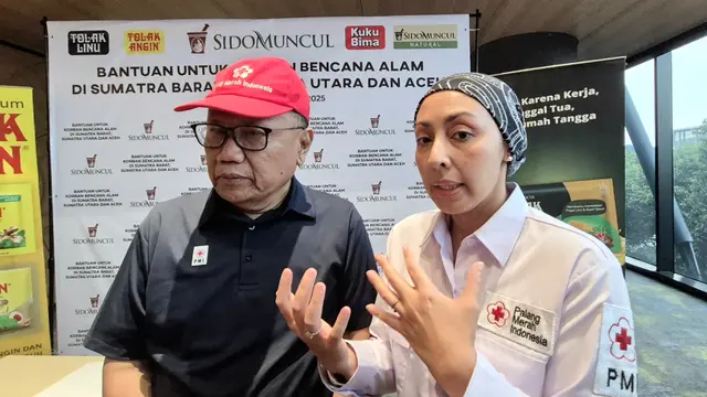 PMI Mengerahkan Pasokan Air Bersih dan Kantong Darah dari Pulau Jawa