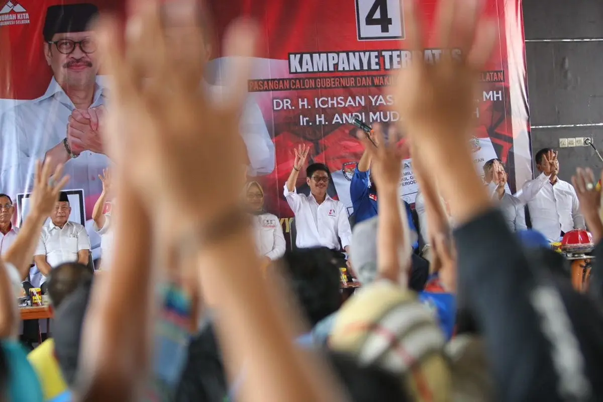 Paslon Gubernur dan Wakil Gubernur Sulsel di Pilgub ini tebar janji bangun rumah produktif berbasis desa (Liputan6.com/ Eka Hakim)