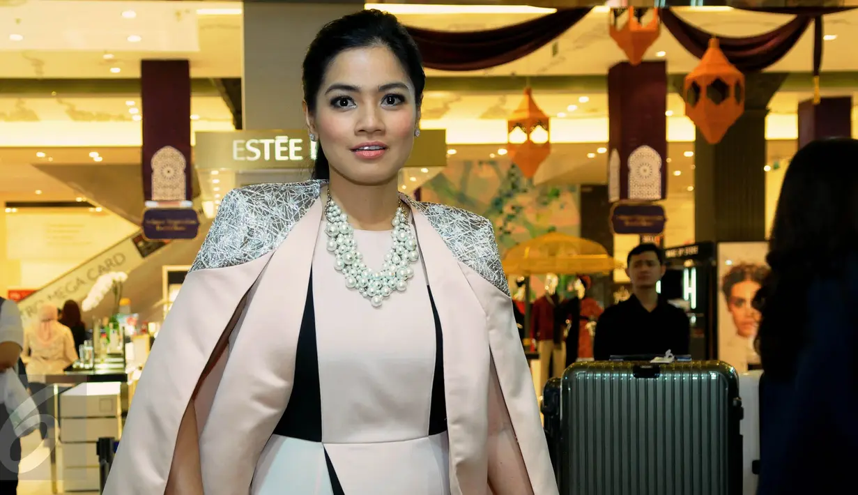 Aktris cantik Titi Kamal saat ditemui di kawasan SCBD, Jakarta Selatan, Rabu (1/7/2015). (Liputan6.com/Faisal R Syam)