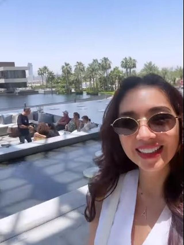 7 Momen Liburan Angel Karamoy di Dubai, Penampilannya Curi Perhatian