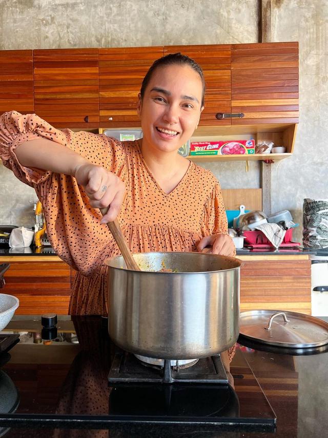 Sembuh dari Kanker, Ini 6 Potret Feby Febiola yang Jalani Gaya Hidup Sehat