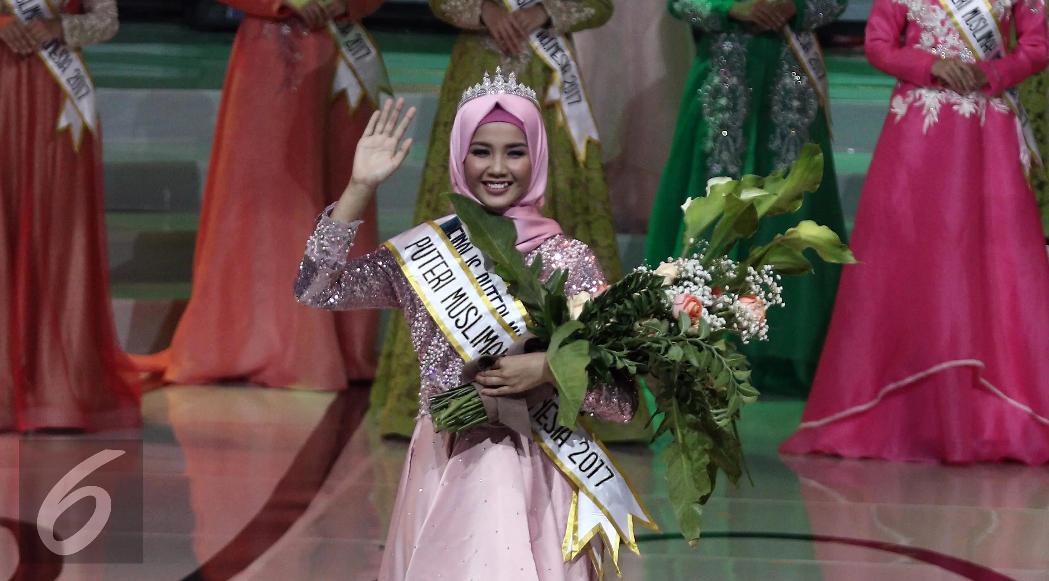 Syifa Fatimah dinobatkan menjadi Puteri Muslimah Indonesia 2017. (Herman Zakharia/Liputan6.com)