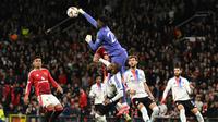 Manchester United (MU) saat mengalahkan Lyon pada leg kedua perempat final Liga Europa 2024/2025. (Oli SCARFF / AFP)