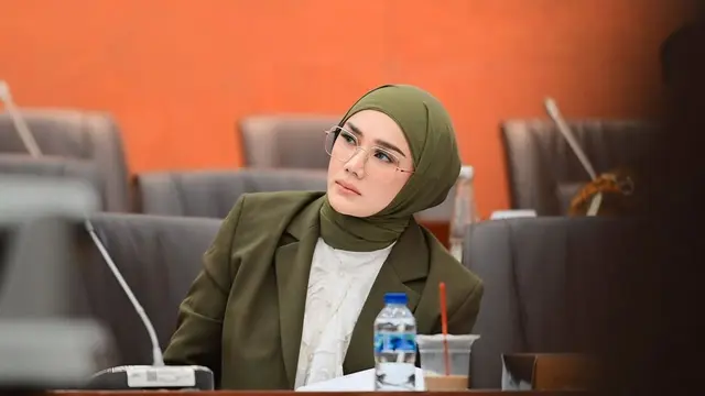 Penampilan Mulan Jameela saat Rapat DPR (Foto: Instagram @mulanjameela1)