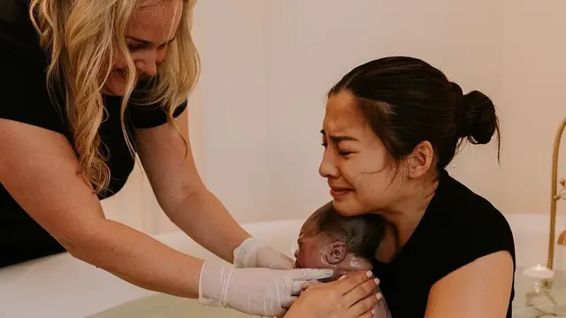 Momen Saat Baby Issa Pertama Kali Melihat Adiknya Lahir, Haru dan Menggemaskan (instagram/nikitawillyofficial94, YouTube/Nikita Willy Official)