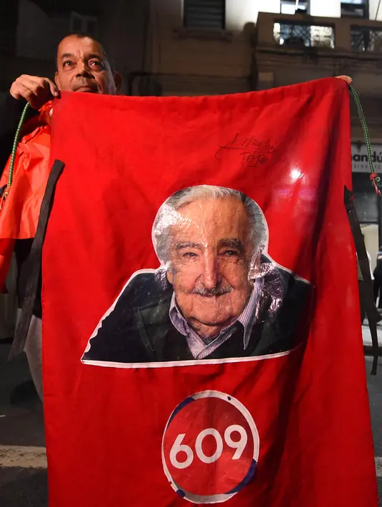 Jose Mujica juga dikenal karena pandangan radikalnya tentang demokrasi, filosofi lugas, serta gaya hidup sederhananya. (DANTE FERNANDEZ/AFP)