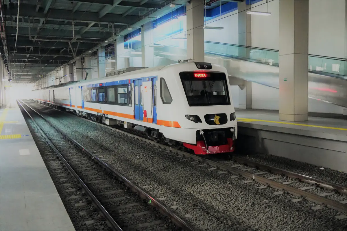 Dramatis, Penumpang Perempuan Jatuh di Celah Peron Stasiun Manggarai saat KRL Jalan