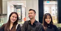 Fuji An dan Aaliyah Massaid bersama rekan selebritis lainnya terlihat berkunjung ke Singapura untuk ajang lari. Tampilan Fuji dan Aaliyah pun tentu curi perhatian. [@raffinagita1717]
