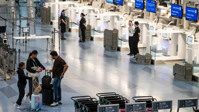 Badai Tropis Jangmi Landa Jepang, Ratusan Jadwal Penerbangan Dibatalkan