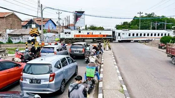 KAI Kebut Benahi 190 Perlintasan Sebidang, Progres Konstruksi Sentuh 77%