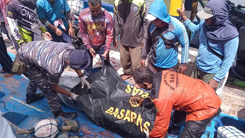 Nelayan yang hilang di Pantai Gladak Tulungagung ditemukan meninggal. (Istimewa)