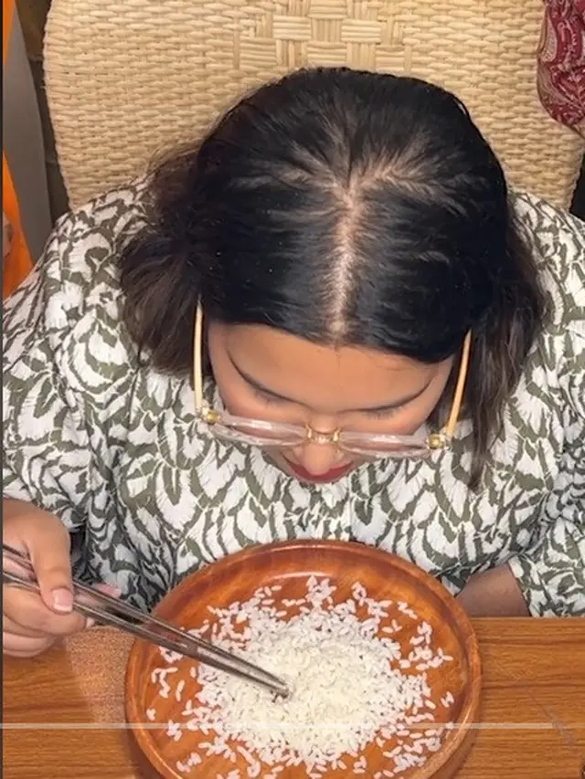 Rekor Dunia Makan Nasi