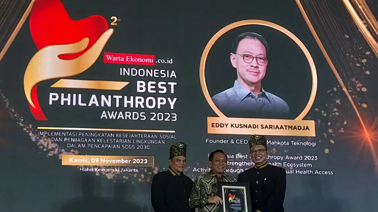 Pendiri PT Elang Mahkota Teknologi Tbk (EMTEK), Eddy Kusnadi Sariaatmadja kembali meraih penghargaan karena mampu memperkuat ekosistem kesehatan.