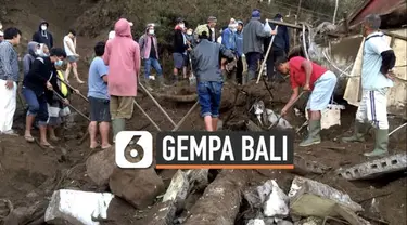 Bali diguncang gempa yang berpusat di wilayah Karangasem hari Sabtu (16/10). Guncangan gempa menewaskan warga dan membuat sejumlah bangunan rusak parah.