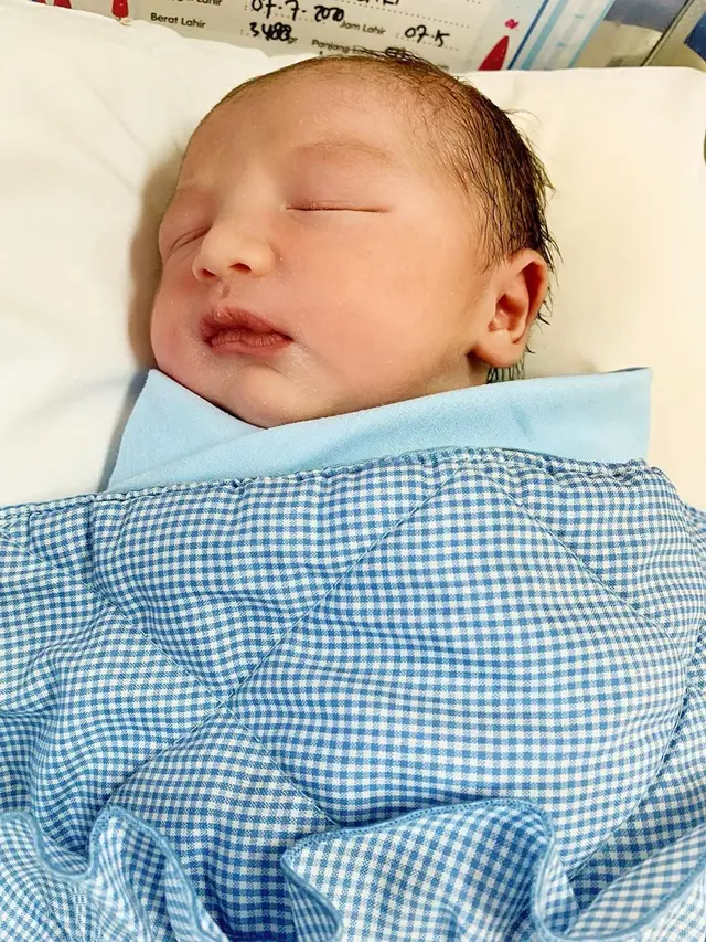 Alessia Cestaro Lahirkan Putra Ke-3, Ini 7 Potretnya