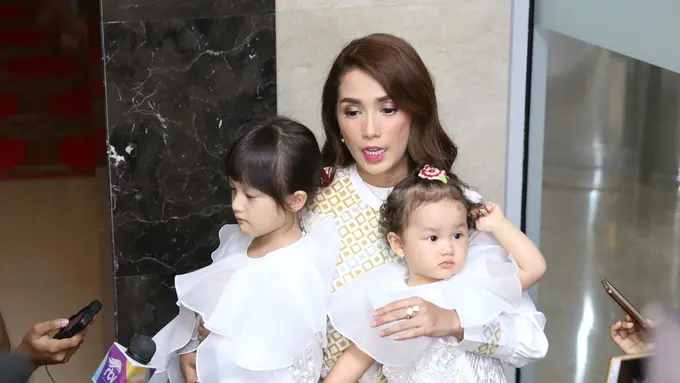 [Bintang] Ussy Sulistiawaty