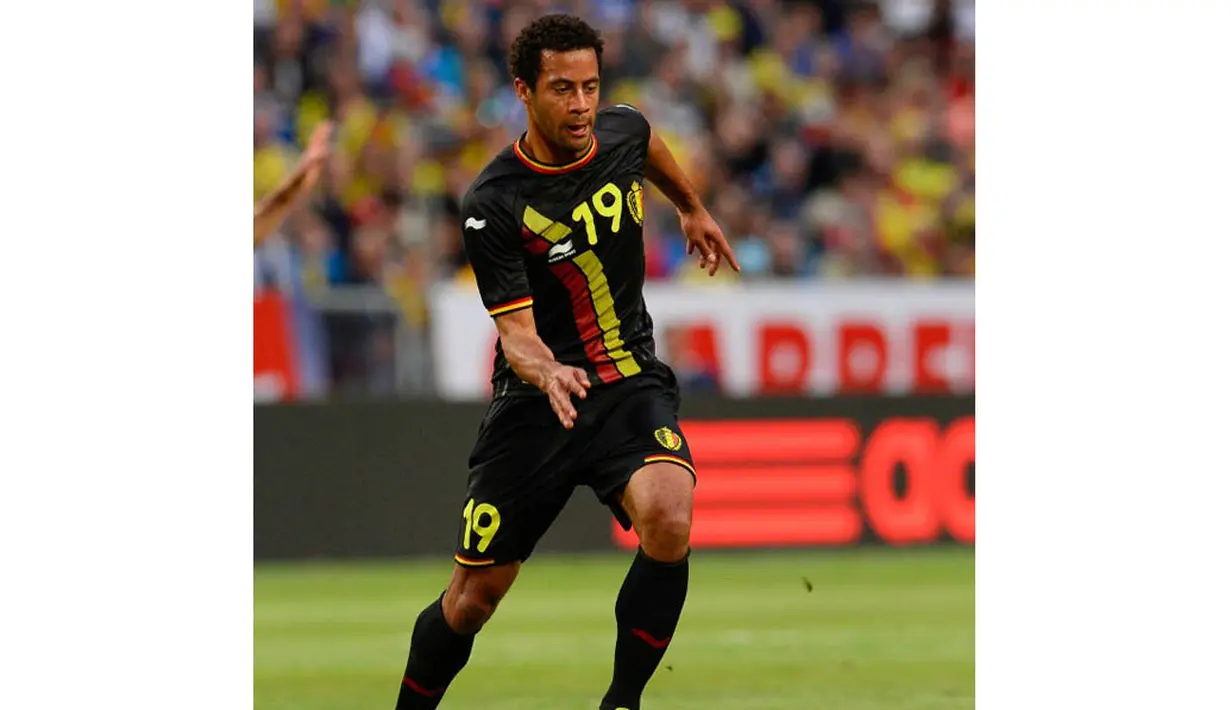 Pemain yang mempunyai nama lengkap Moussa Sidi Yaya Dembélé ini merupakan pesepak bola berkewarganegaraan Belgia. Pemain keturunan Maroko ini bermain untuk klub Tottenham Hotspur sebagai gelandang. (AFP PHOTO/Jonathan Nackstrand)
