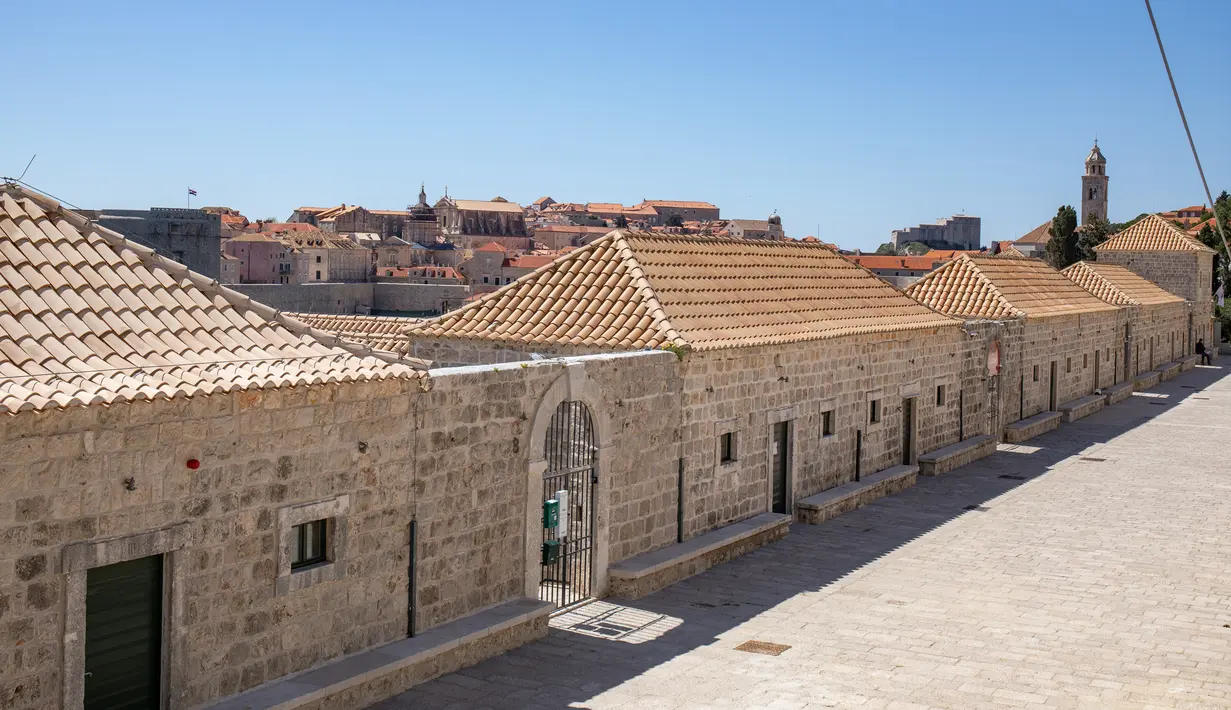 Suasana Kompleks Lazzarettos, sebuah fasilitas karantina abad pertengahan di Dubrovnik, Kroasia, Rabu (15/4/2020). Masa lockdown akibat virus corona COVID-19 di Kroasia yang sedianya berakhir pada 19 April akan diperpanjang. (Xinhua/Pixsell/Grgo Jelavic)