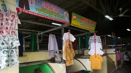 Hanya terlihat segelintir pedagang saja, itu pun hanya di kios-kios yang letaknya paling depan, Jakarta, Selasa (26/8/14). (Liputan6.com/Faizal Fanani)