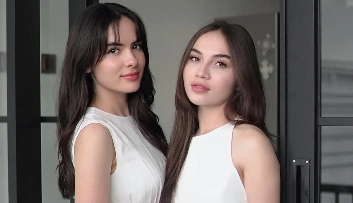 Baik Steffi maupun Elina, sama-sama memiliki darah Jerman. Potret keduanya dalam balutan dress putih ini pun curi perhatian. Banyak netizen yang memuji kecantikan dan pesona keduanya. Tak hanya berparas cantik, bakat akting mereka juga tak perlu diragukan lagi. (Liputan6.com/IG/@steffizamoraaa)